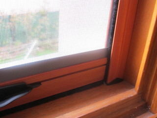 Moustiquaire_enroulable_bois_exotique_large