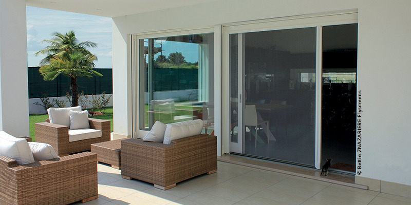 Moustiquaire enroulable latérale sur mesure